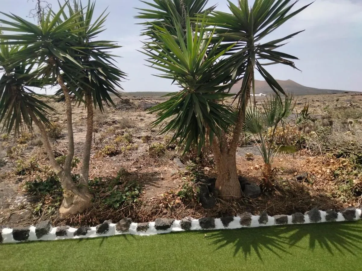 Lanzarote Casa Volcanica-Anclada Sobre La Lava Del Volcan Montana Blanca Villa