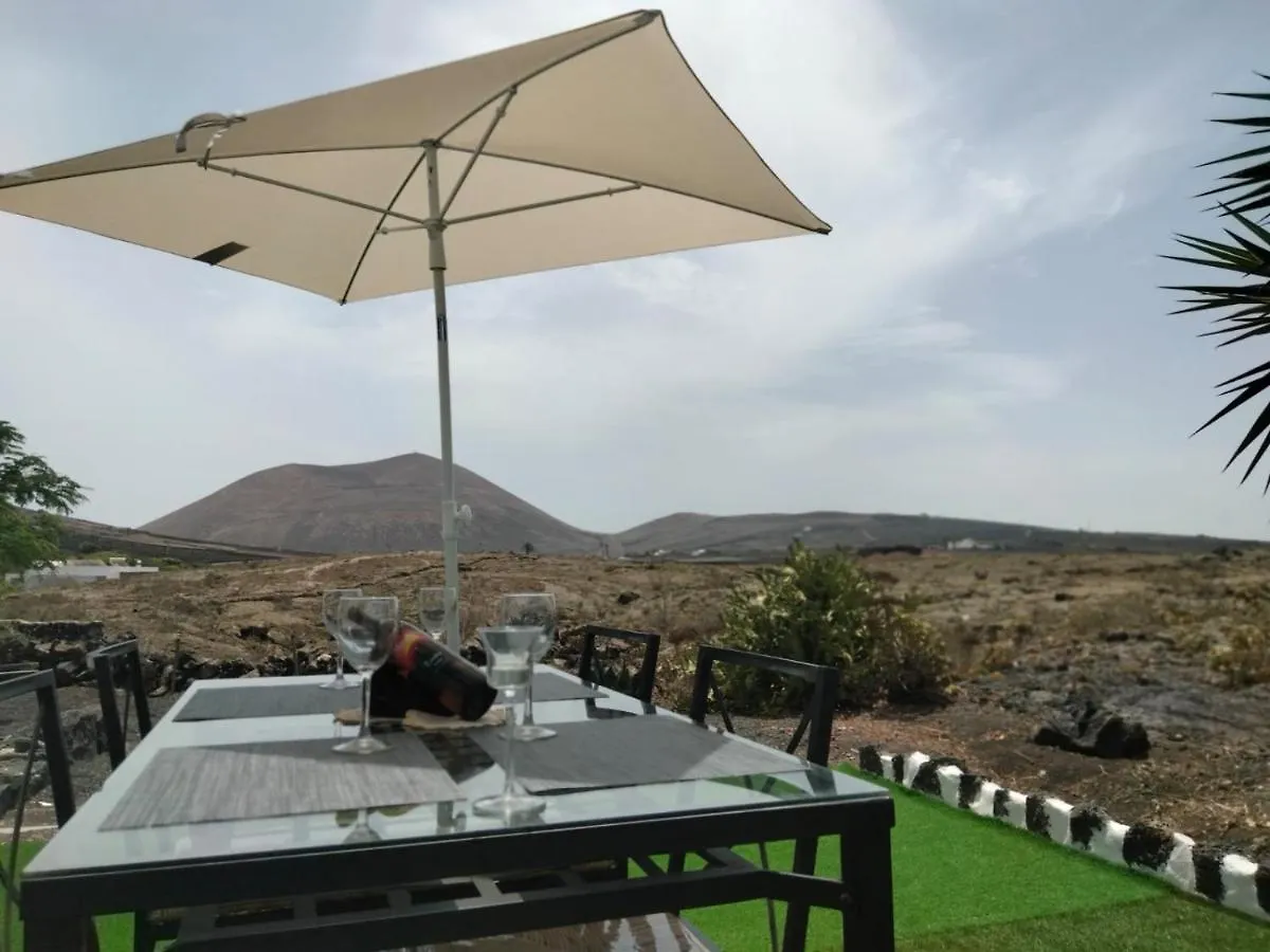 Villa Lanzarote Casa Volcanica-Anclada Sobre La Lava Del Volcan Montana Blanca